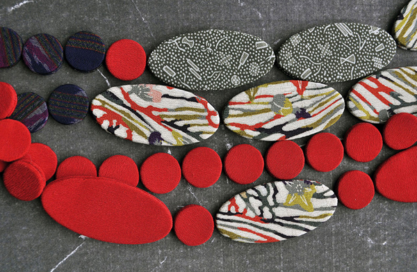 Parcours-Ateliers-Carougeois-Galerie-h-Bijoux-Textiles